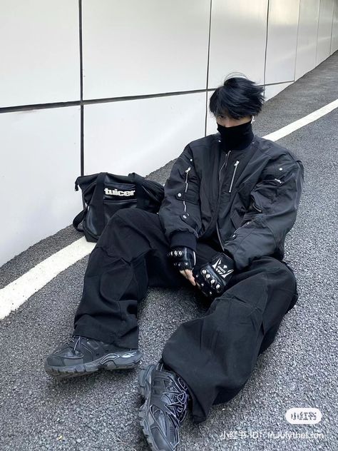 Chinese Street Style Men, Techwear Men Outfit, Male Model Outfits, Urban Techwear, Runway Fashion Outfits, Techwear Men, Y2k Outfits Men, 18th Birthday Outfit, Asian Streetwear