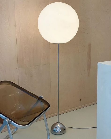 Giant lollipop teardrop floor lamp by Robert Sonneman Giant Lollipop, Giant Lollipops, My Kind Of Love, July 10, Interior Inspo, Vintage Lighting, Lollipop, Vintage Shops, Floor Lamp