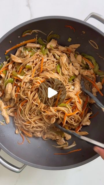 Kelly Senyei | Just a Taste® on Instagram: "30-MINUTE CHICKEN CHOW MEIN! 🙌🏻

When I hit a dinner rut, it’s 30-Minute Chicken Chow Mein to the rescue! 🥡 This fam favorite recipe stars a quick-fix homemade stir-fry sauce, your protein of choice, and any/all veggies you have in your fridge or freezer. It’s the best way to make the most of any leftover odds and ends. 🥦🥕🫛🌶️

👉🏻 COMMENT with the word DINNER and I’ll DM you the clickable recipe link!

#30minutemeals #easydinnerideas #easydinners #chickenrecipes #chickenchowmein #chowmein #chowmeinnoodles" Chicken Chow Mein Recipe, Homemade Stir Fry Sauce, Ww Dinner, Homemade Stir Fry, Minute Chicken, Chow Mein Recipe, Chicken Chow Mein, Just A Taste, Fry Sauce