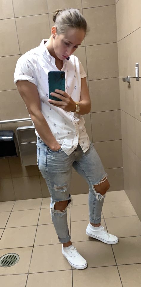 Masc Lesbian Date Night Outfits, Stem Fashion Lgbt, Hey Mama Lesbian Outfit, Lesbian Tomboy Outfits, Stem Lesbian Style Summer, Lesbian Fashion Formal, Masculine Lesbian Style, Soft Butch Lesbian Style, Chapstick Lesbian Style