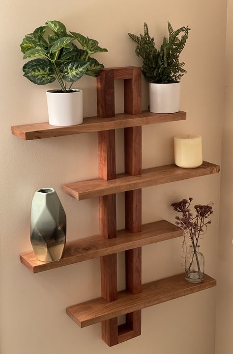 Useful Wood Projects, Wooden Shelf Design, Shelves Design, Wooden Plant Stands, Wood Projects That Sell, Wall Shelves Design, Small Woodworking Projects, Diy Wooden Projects, Small Balcony Ideas