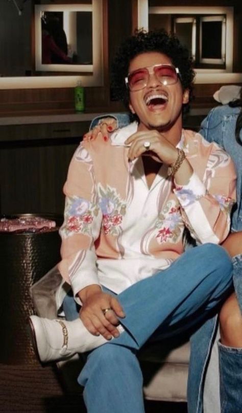 Bruno Mars Tattoo, Bruno Mars Shirtless, Bruno Mars Style, Bruno Mars Show, Mars Tattoo, Mars Wallpaper, Bruno Mars Concert, Bruno Mars, Cutie Patootie