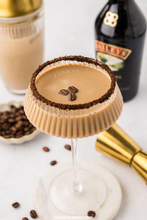 Baileys Espresso Martini - ZEN AND HONEY Baileys Espresso, Easy Christmas Drinks, Baileys Irish Cream Coffee, Easy Holiday Drinks, Baileys Drinks, Christmas Cocktails Easy, Peppermint Martini, Espresso Martini Recipe, Christmas Appetizers Easy