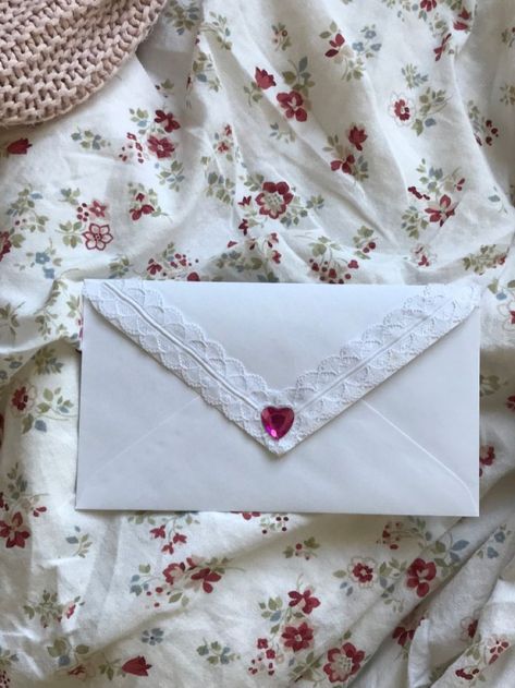 Handwritten Letter Aesthetic, My Back Hurts, Penpal Ideas, Pretty Letters, Back Hurts, Gift Wrapping Inspiration, Letter Ideas, Art Journal Therapy, Gift Inspo