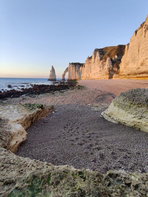 One Day In Etretat France: White Cliffs, Pebbled Beach And Sunset Paradise - Together In Transit Beach In France, Paris Background, Etretat France, France Winter, France Nature, Koh Samui Beach, White Cliffs, Northern France, Travel Wishlist