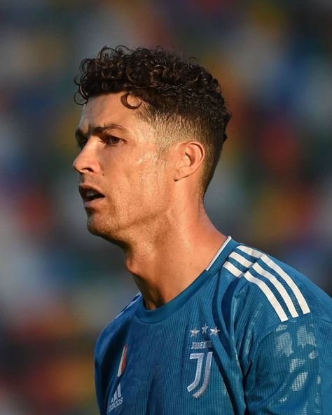 Ronaldo Wallpaper Juventus, Cr7 Haircut, Cristiano Ronaldo Haircut, Ronaldo Images, Ronaldo News, Ronaldo Hair, Noodle Hair, Cristiano Ronaldo Hairstyle, Ronaldo Haircut