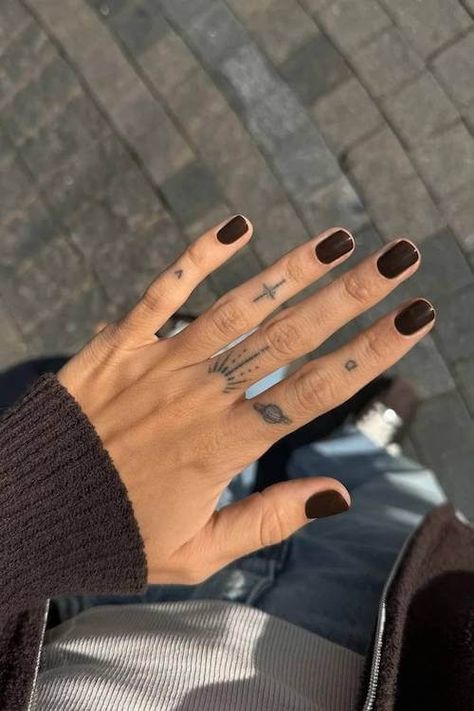 50+ Perfect Short Winter Nails Designs to Elevate Your Holiday Look & Winter Nail Trends Shellac Nails Fall, Fall Thanksgiving Nails, New Nail Trends, Kutek Disney, Brown Nails Design, Wine Nails, Thanksgiving Nail Designs, Maroon Nails, Pumpkin Nails