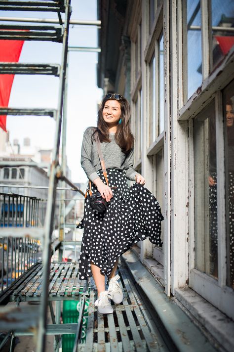 Polka Dot Skirt Outfit Winter, Polka Dot Midi Skirt Outfit, Dots Skirt Outfit, White Polka Dot Skirt Outfit, Midi Skirt Outfit Ideas, Polka Dot Skirt Outfit, Dot Skirt Outfit, Skirt Outfits Ideas, Polka Skirt