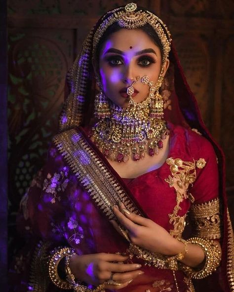 Jodha Inspired Bridal Look, Jodha Bridal Look, Rajasthani Jewellery Royal Gold, Bridal Poses Indian, Rajasthani Bride, Best Indian Wedding Dresses, Indian Bride Makeup, Bridal Jewellery Inspiration, Bride Photos Poses