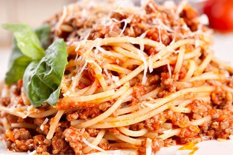 Slow Cooker Cheesy Spaghetti with Turkey Sausage Weight Watchers Crock Pot Recipes, Turkey Spaghetti, Cheesy Spaghetti, Healthy Slow Cooker, Spaghetti Bolognese, Slow Cooker Recipes Healthy, Turkey Sausage, Tomato Pasta, Crock Pot Slow Cooker