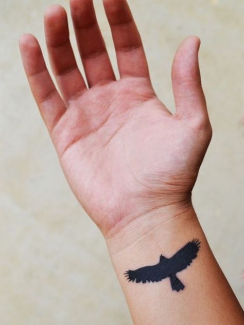 Tiny Bird Tattoos, Tatuagem Masculina Pequena, Bird Tattoo Wrist, Small Finger Tattoos, Wrist Tattoos For Guys, Small Tattoos With Meaning, Crow Tattoo, Small Meaningful Tattoos, Neck Tattoos