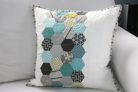 Cute hexie pillow in aqua and grey. Hexagon Cushion, Hexagon Pillow, Quilt Colors, Quilted Pillows, Hexagon Patchwork, Hexagon Quilts, Quilt Pillow, Hexie Quilt, Pillow Ideas