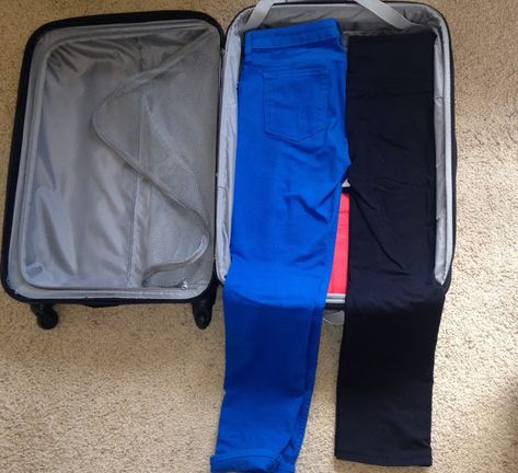 Carryon Suitcase, Suitcase Packing Tips, Smart Packing, Samsonite Suitcase, Pack A Suitcase, Carryon Bag, Small Suitcase, Packing Clothes, Packing Luggage