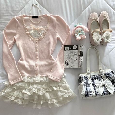 Pink Streetwear Outfit, Fit Ideas Aesthetic, Pink Aesthetic Makeup, Shoujo Style, Miffy Aesthetic, Korean Fashion Grunge, Hachi Nana, Shoujo Girl, Kawaii Outfit Ideas