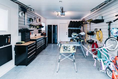 Small Garage Workshop, Workshop Setup, Backyard Furniture Diy, Home Gym Basement, Garage Solutions, Home Organization Tips, Small Home Gym, Garage Organisation, Home Gym Garage