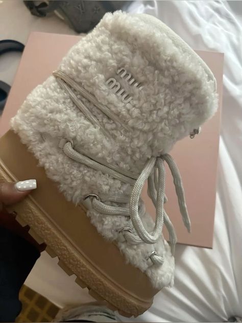 Cute Uggs, Fairy Shoes, Fuzzy Boots, Pretty Shoes Sneakers, Shoe Wishlist, Printable Journal, Girly Shoes, Shoe Inspo, Aesthetic Shoes