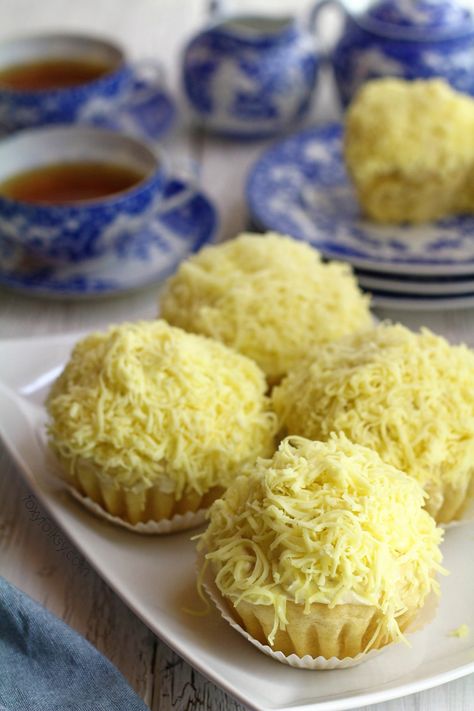 Filipino Bread Recipe, Ensaymada Recipe, Foxy Folksy, Pinoy Dessert, Filipino Food Dessert, Filipino Dessert, Breakfast Bread, Filipino Desserts, Pinoy Food