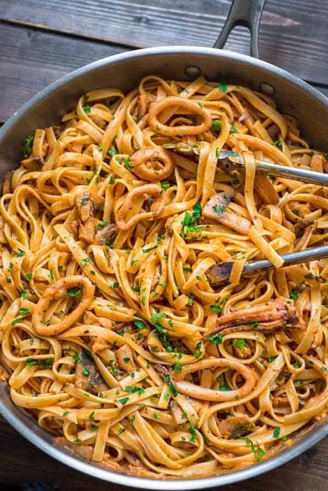 Pasta With Calamari, Squid Pasta Recipe, Portuguese Rolls, Calamari Pasta, Calamari Rings, Mixed Seafood Recipe, Italy Pasta, Pasta Seafood, Calamari Recipes