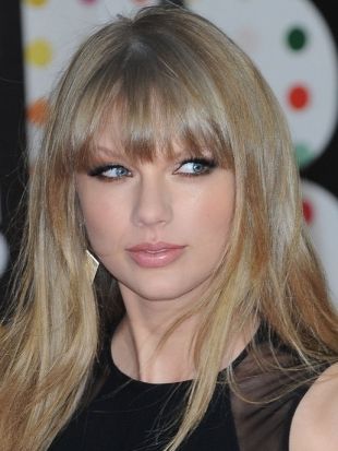 Wispy Bangs: Layered Bangs and Soft Fringes Hairstyles Taylor Swift Hair Color, Long Choppy Hair, Taylor Swift Bangs, Layered Bangs, Soft Bangs, Taylor Swift New, Wispy Bangs, Brit Awards, Taylor Swift Hair