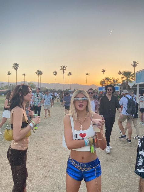 Kaytranada Concert, Hangout Fest Outfit, Hard Summer Festival, Hangout Festival, Summer Music Festival Outfits, Aesthetic Bff, Rave Outfits Women, Vibrant Clothing, Coachella Fits