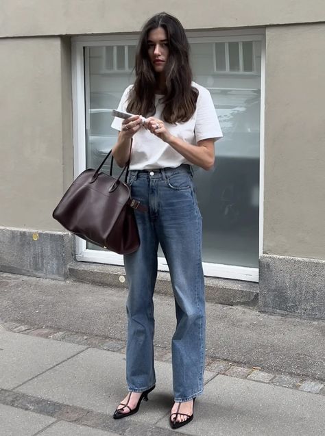 Minimal Capsule Wardrobe, Jeans Trend, Minimalist Capsule Wardrobe, 가을 패션, Guest Outfit, Outfits Casuales, Who What Wear, Jean Outfits, Capsule Wardrobe