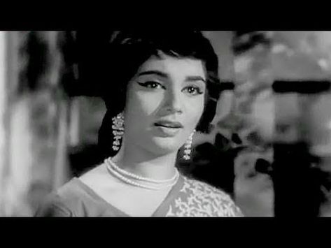 Lag Ja Gale, 90s Hit Songs, Lata Mangeshkar Songs, Suspense Movies, Old Song Download, Hindi Movie Song, Hindi Old Songs, Evergreen Songs, Manoj Kumar