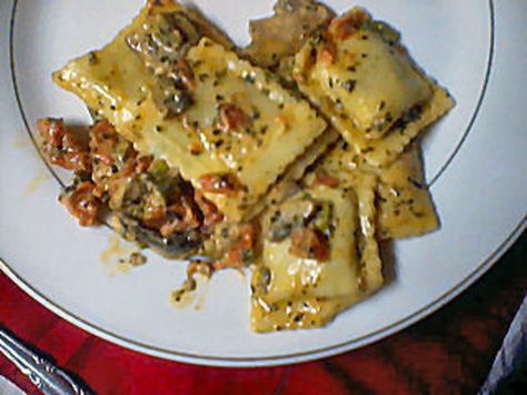 This is my new favorite 'after work' dinner recipe. It's so quick and easy! I throw together a quick salad and serve with crusty bread...very comforting meal after a hectic day! Beef Ravioli Sauce, Ravioli Sauce Recipes, Braised Beef Ravioli, Short Rib Ravioli, Ravioli Sauce Recipe, Beef Ravioli, Ravioli Sauce, Recipes With Ingredients, Lobster Ravioli