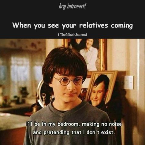 When You See Your Relatives Coming - https://themindsjournal.com/when-you-see-your-relatives-coming/ Doug Funnie, Ouat Funny, Star Treck, Valentines Memes, Once Upon A Time Funny, Valentines Day Memes, Valentines For Singles, Single Humor, Crush Memes