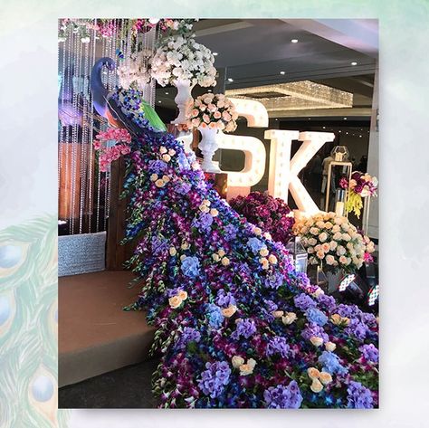 Now here's how you make a lavish statement! Bring a bit of art into your big day with unique installations like this one!  #weddingdecor #decor #decorideas #decorations #weddings #indianweddings #samanidecorators #indianweddingdecor #decorinstallation #peacock #floraldecor #floralideas #bigfatindianweddings Peacock Wedding Centerpieces, Monsoon Wedding, Floral Peacock, Peacock Wedding Theme, Mehndi Night, Peacock Theme, Mehndi Decor, Peacock Decor, Flower Installation