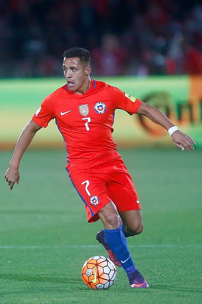 Alexis Sanchez of Chile in 2013. Alexis Sanchez Chile, Alexis Sanchez, Football, Running, Iphone, Quick Saves, American Football