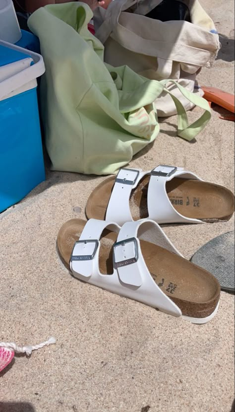 Beach Shoes Aesthetic, Croc Outfits, Birkenstock Sandals Outfit, White Birkenstocks, Hamptons Summer, Sandals Outfit, Girls Hairstyles Braids, Vanilla Fragrance, Summer Lookbook