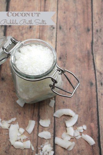 Coconut Bubble Bath Salts Recipe - diy frugal gifts Homemade Goo Gone, Diy Bath Soak, Goo Gone, Coconut Bath, Bath Salts Diy, Diy Beauty Treatments, Bath Recipes, Bath Stuff, Bath Tea