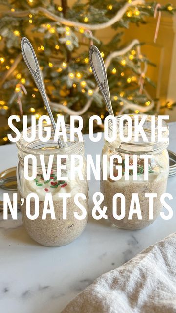 Holiday Overnight Oats, Sugar Cookie Overnight Oats, Christmas Overnight Oats, Christmas Oatmeal, Cookie Overnight Oats, Peachie Spoon, Oats Bar, Healthy Cravings, Overnight Oats Recipe Easy