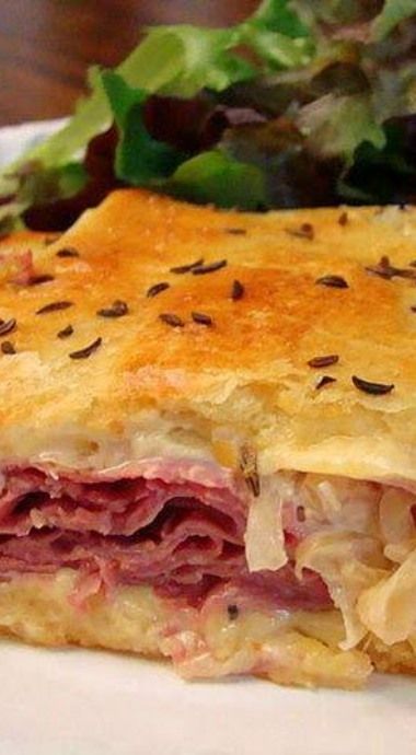 Crescent Ruben Bake, Ruben Bake Recipe, Ruben Bites, Reuben Crescent Bake, Reuben Casserole With Crescent Rolls, Rueben Crescent Bake, Ruben Crescent Bake, Easy Rueben Bake, Reuben Squares