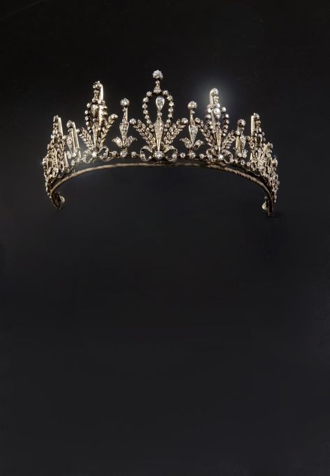 Fantasy Tiara, Royal Crown Jewels, Ornate Picture Frames, Vintage Tiara, Tiaras Jewellery, Hair Jewellery, Diamond Tiara, Diamond Crown, Sparkly Jewelry