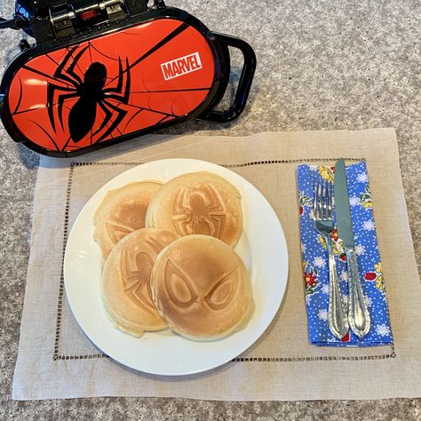 Spiderman Pancakes, Mcu Clothes, Marvel Style, Marvel Bunch, Pancake Maker, Perfect Pancakes, 2024 Christmas, Marvel Stuff, Coffee Machines