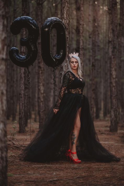 Spooky Glam Photoshoot, 50th Photoshoot Ideas For Women, 40th Birthday Ideas For Women Photoshoot, Black 30th Birthday Photoshoot, 20s Photoshoot, 30 Photoshoot, 30th Birthday Outfit, 30th Birthday Ideas For Women, 40th Bday Ideas