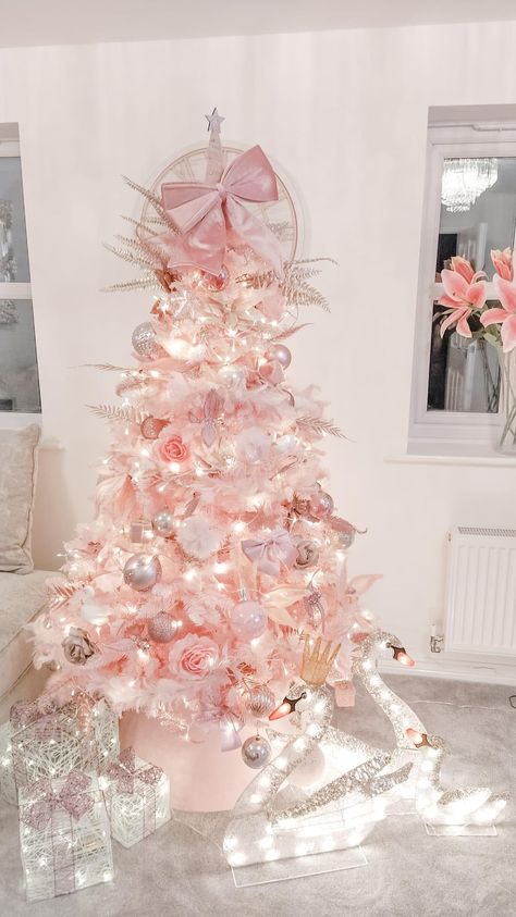 White Pink Christmas Tree, Blush Christmas Tree, Pink Christmas Bedroom, Pastel Christmas Tree, Blush Christmas, Metallic Ornaments, Pink Christmas Trees, Pastel Christmas Decor, Christmas Tree Decor Ideas