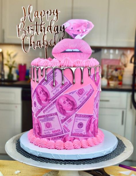 Pink Baddie Birthday Cake, Pink Money Cake, Baddie Cake Ideas, Bratz Birthday Cake, Pretty Cakes For Women Birthdays, Baddie Birthday Cake, Cute Cake Ideas, 30th Birthday Cake For Women, Crazy Birthday Cakes