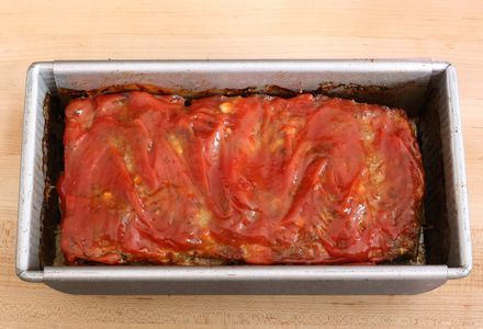 Vintage Vegetable Soup Meatloaf Recipe Applesauce Meatloaf Recipe, Applesauce Meatloaf, Easy July 4th Recipes, Savory Meatloaf, Moist Meatloaf, July 4th Recipes, Crockpot Recipes Beef Stew, Classic Meatloaf Recipe, Meat Eater