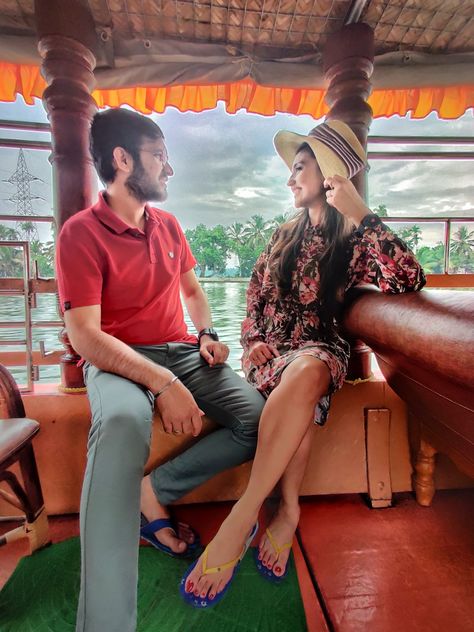 Houseboat Photography Poses, Kerala Couple Photography Poses, Kerala Couple Photography, Pose Boyfriend, Boat Poses Photo Ideas, House Boat Kerala, Couples Outfit Ideas, Love Pose, Kerala Trip