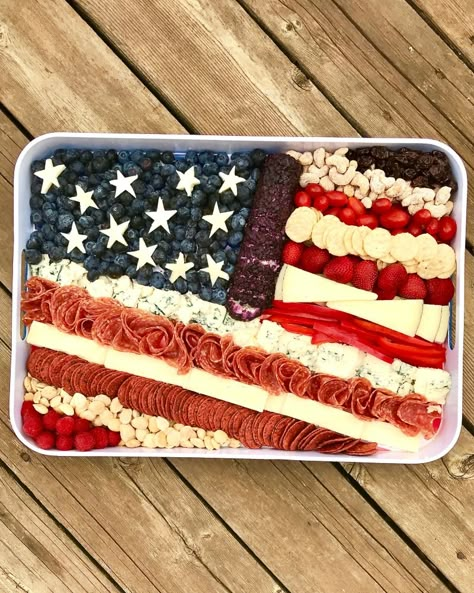 Patriotic Food, Creative Snacks, 4th Of July Desserts, Fourth Of July Food, Charcuterie And Cheese Board, Cheese Tray, Charcuterie Recipes, 4th Of July Celebration, Snack Tray