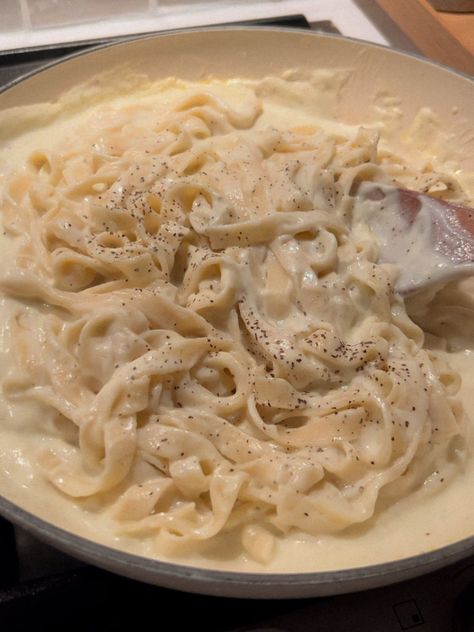 Easy Creamy Parmesan Cauliflower Pasta Recipes Using Cauliflower, Cauliflower Pasta Sauce, White Pasta Sauce, Recipe Using Cauliflower, Cauliflower Sauce, Parmesan Cauliflower, Cauliflower Pasta, Creamy Pasta Sauce, White Sauce Pasta