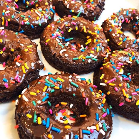 herbalife donuts Herbalife Mini Donut Recipe, Herbalife Protein Desserts, Protein Donuts Herbalife, Herbal Life Protein Baked Goods, Herbalife Donut Recipe Baked Goods, Herbalife Treat Recipes, Herbalife Protein Donut Recipe, Herbal Life Recipes, Herbalife Cake Pops Recipe