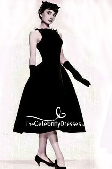 #AudreyHepburn Vintage Tea Length #BlackDress - TheCelebrityDresses Tea Length Black Dress, Black Tea Length Dress, Audrey Hepburn Vintage, Events Dresses, Best Celebrity Dresses, Short Wedding Dress Vintage, Audrey Hepburn Dress, Hepburn Dress, Grammy Dresses