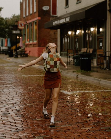 Come rain or come shine . . . . 📸 @amandaashleyphotography 🪡👚: @fatboyjeanne_ #model #photography #rain #brickroad #photoshoot #quilted #downtown #fashion Fall City Senior Pictures, Fall Downtown Photoshoot, Fall Street Photography, Rainy City Photoshoot, Senior Photoshoot Ideas Downtown, Small Town Photoshoot, Downtown Photoshoot Senior Pics, Photoshoot In The Rain, Downtown Autumn