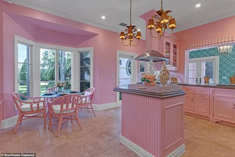 It is currently owned interior designer Tracy Turco and her husband Jerry Turco, a real estate developer who bought the property for $6.62 million in March Beautiful Properties, Real Estate Developer, Hand Painted Wallpaper, Property Real Estate, Retro Interior, Barbie Dream, Barbie Dream House, Beachfront Property, Real Estate Development