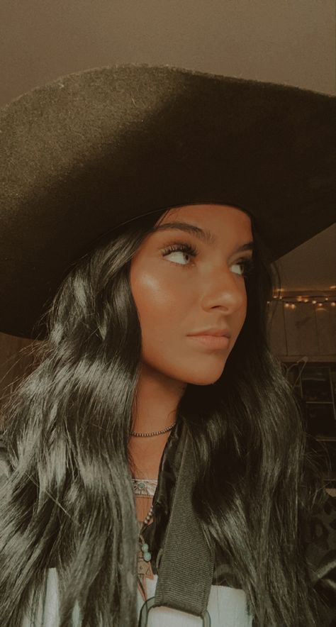 Dark Hair Cowgirl, Black Hair Western Fashion, Country Girl Black Hair, Black Hair Cowgirl Aesthetic, Black Hair Country Girl, Summer Hairstyles Black Hair, Punchy Black Hair, Black Hair Cowgirl, Western Black Hair