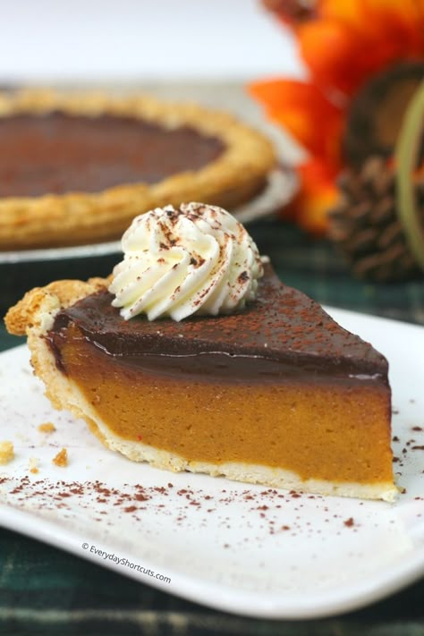 Pumpkin Pie With Chocolate Ganache, Pumpkin Pie Aesthetic, Fall Cheesecakes, Unique Pumpkin Pie, Caramel Pumpkin Pie, Pumpkin Pie Chocolate, Halloween Pie, Pumpkin Spice Chocolate, Pumpkin Pie Ingredients