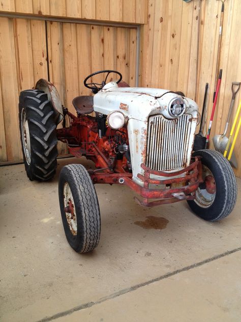 Old Ford tractor Tractor Photos, Farm Implements, Big Tractors, Farm Day, Ford Tractor, Old Farm Equipment, Antique Tractors, Ford Tractors, Old Vehicles